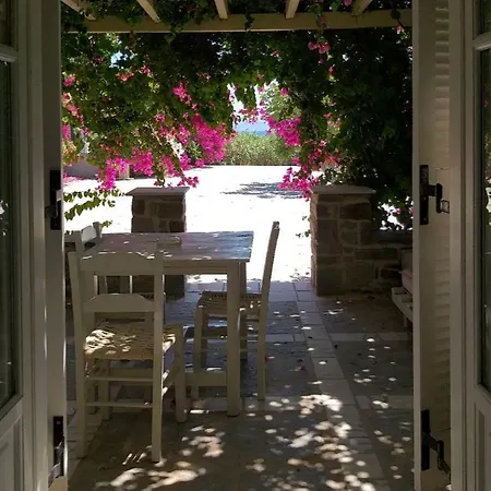Tsoukalia Beach فندق Isterni (Paros)